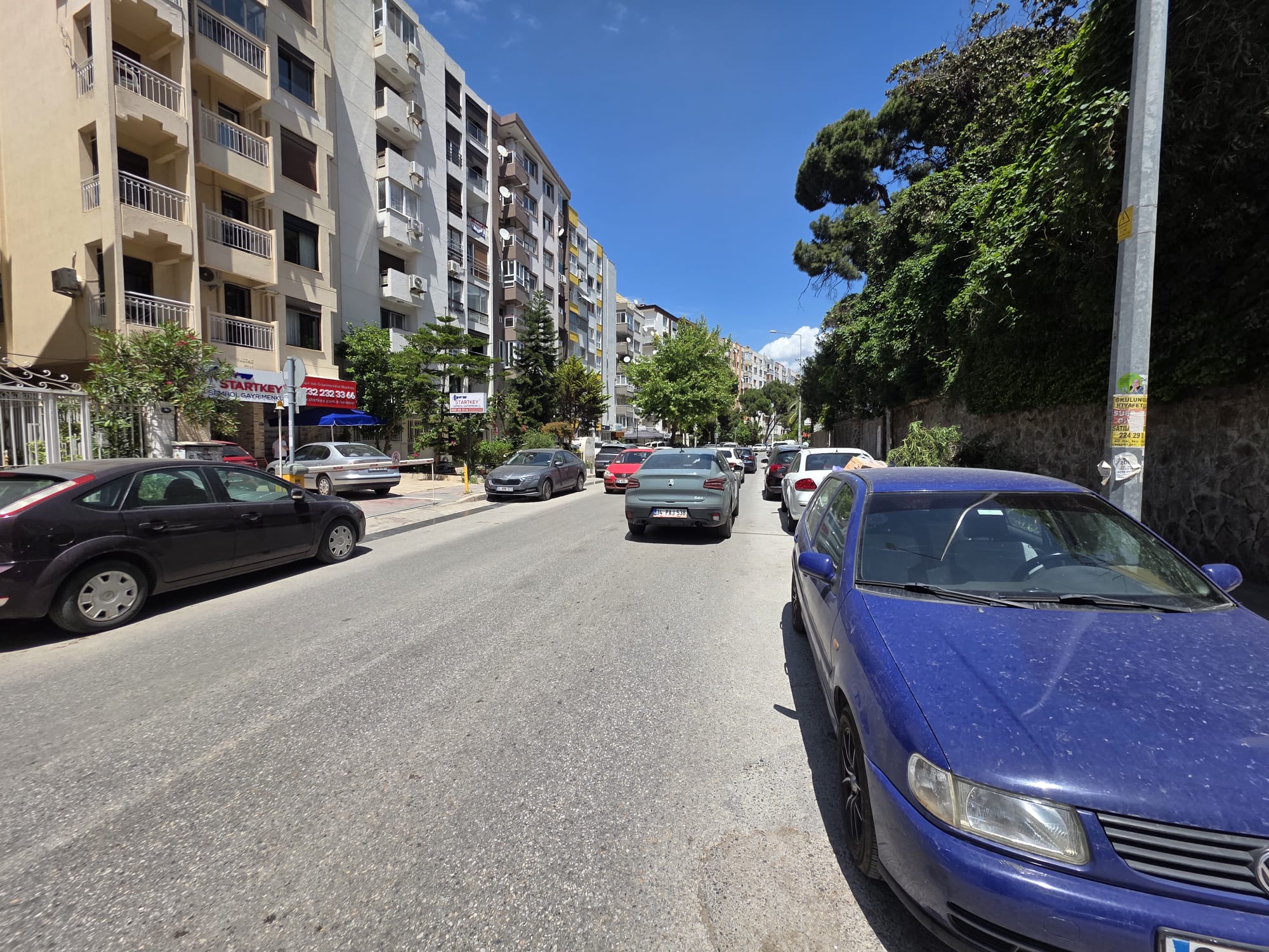 KÜÇÜKYALI MİTHATPAŞA CADDESİNDE OTOPARKLI DAİRE