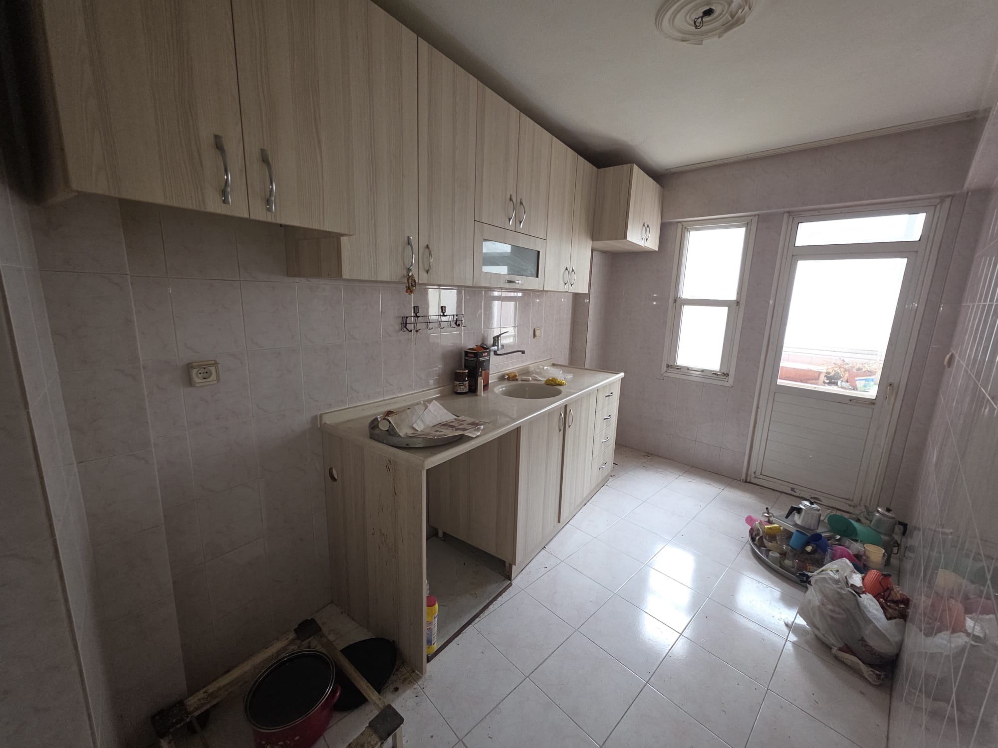 KONAK 1 KARANTİNA MAHALLESİNDE SATILIK FIRSAT DAİRE